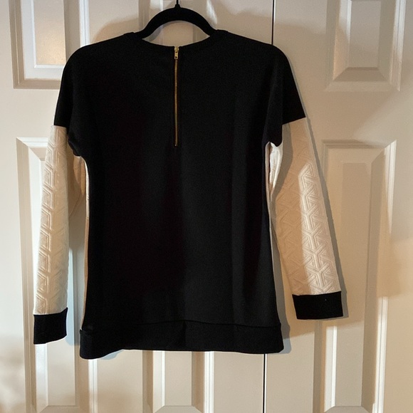 Collective Concepts - Off White & Black Sweater - Picture 2 of 2